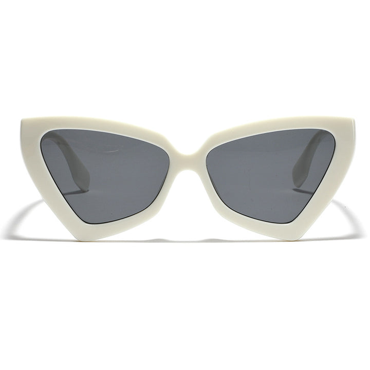 Dame Cat-Eye solbriller med speilende linser og robust ramme Luvikno