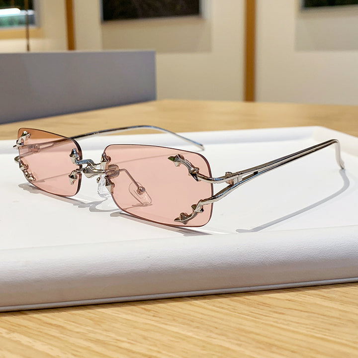 Dame moteriserte solbriller med filigran metallramme og transparente glass Luvikno