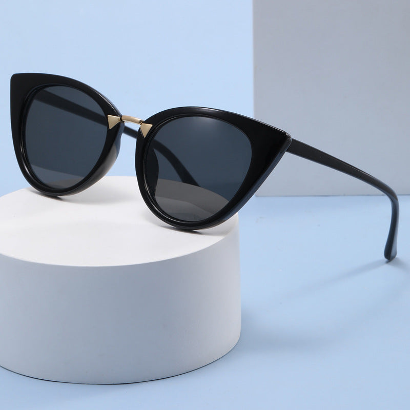 Dame Cat-Eye solbrille med elegant gull detaljer Luvikno