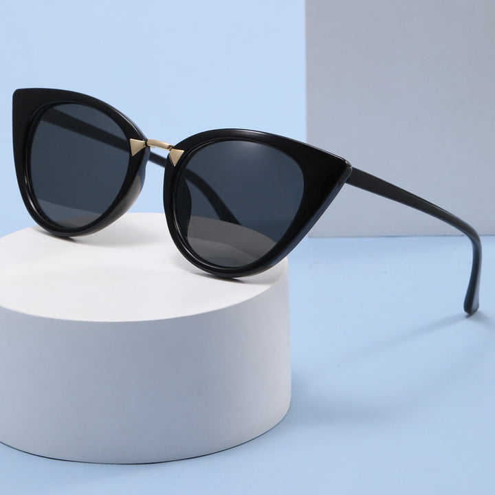 Dame Cat-Eye solbrille med elegant gull detaljer Luvikno