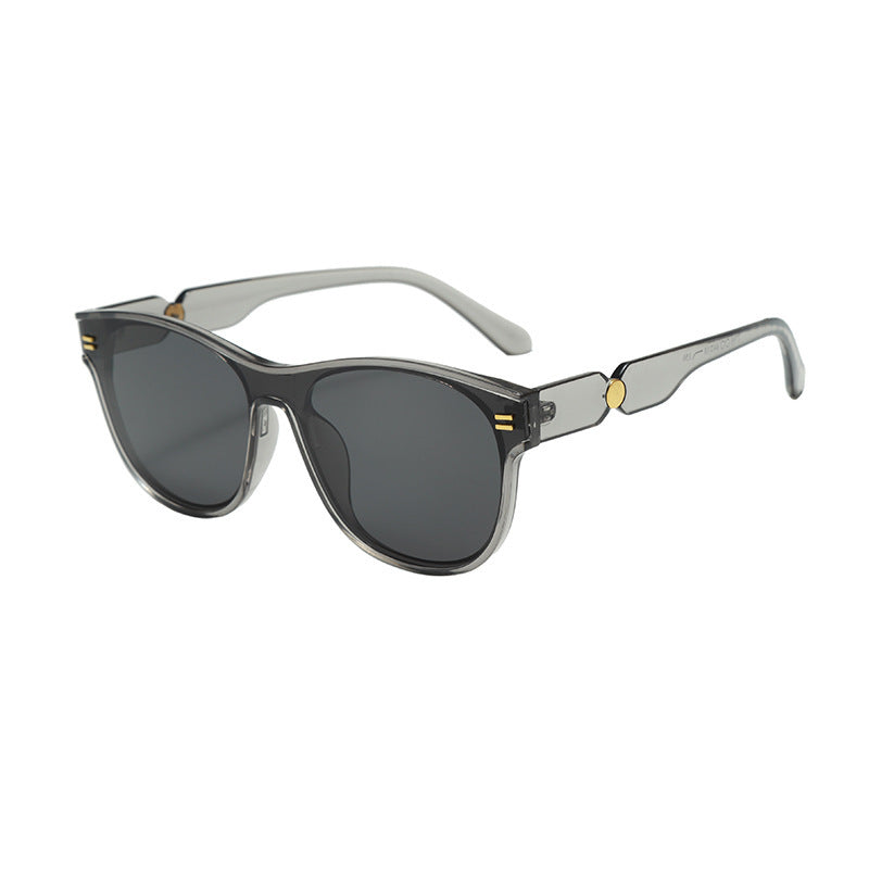 Dame moteriktig solbrille med unik ramme Luvikno