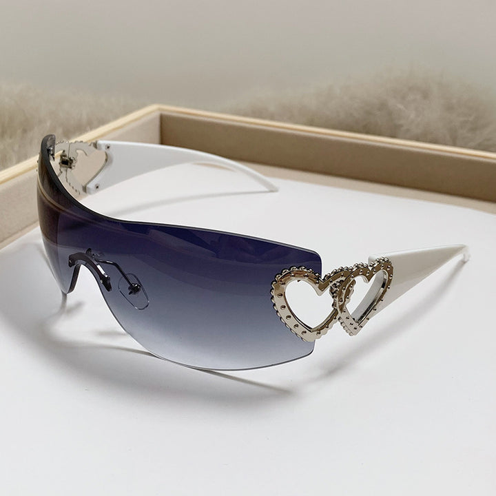 Dame designer-solbrille med luksuriøs hjerte-akseent Luvikno