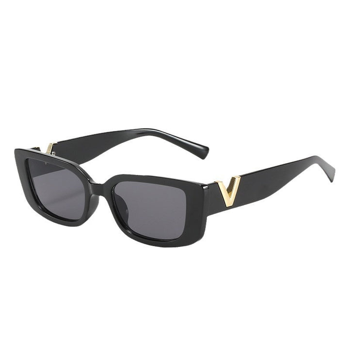 Dame moteriktig solbrille i klart design Luvikno