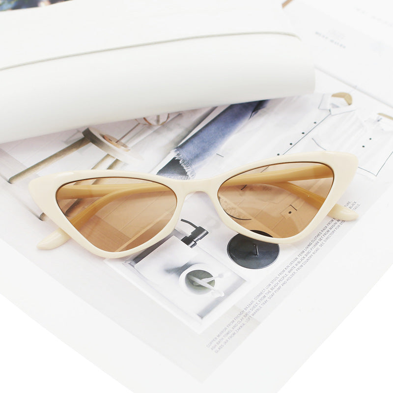 Dame Cat-Eye solbriller med nøye designet ramme Luvikno