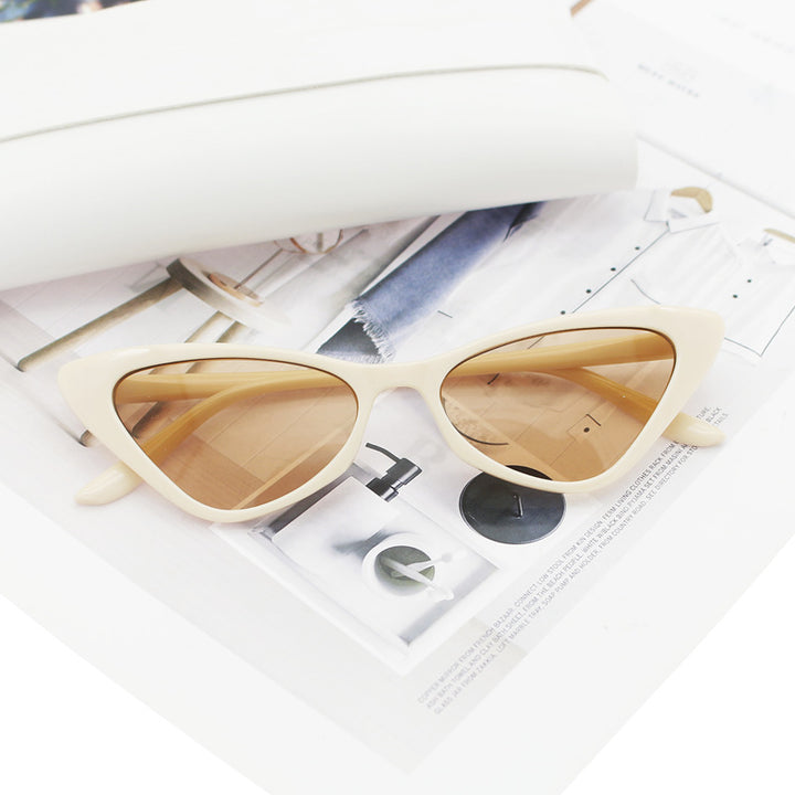 Dame Cat-Eye solbriller med nøye designet ramme Luvikno