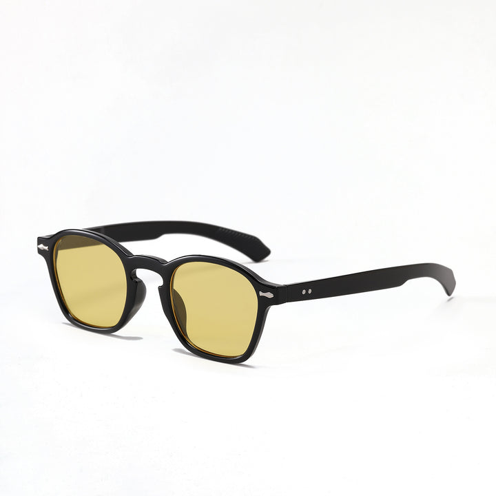 Dame moteriktig solbrille med innovativt design og matt plastikkramme Luvikno