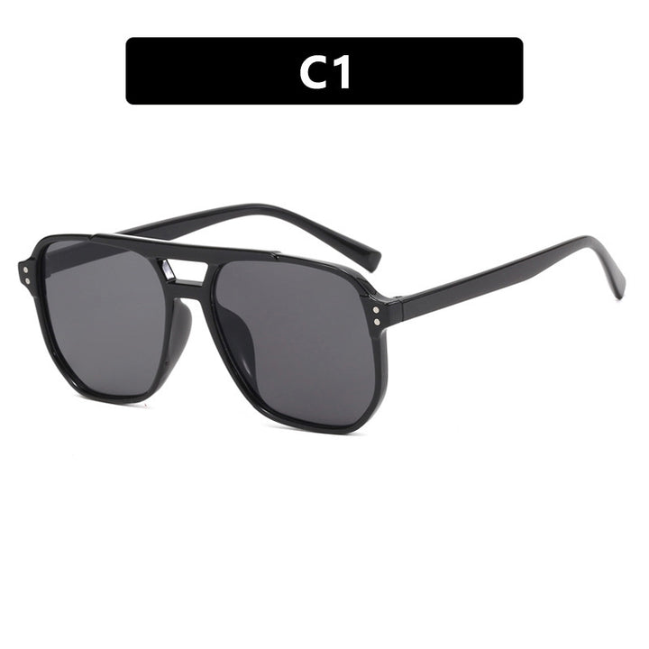 Dame moteriktig solbrille med kantet ramme Luvikno