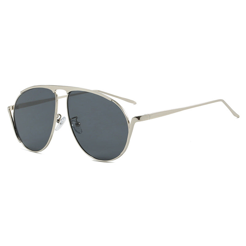 Dame moteriktig pilot-solbrille med polariserte linser og elegant metallramme Luvikno
