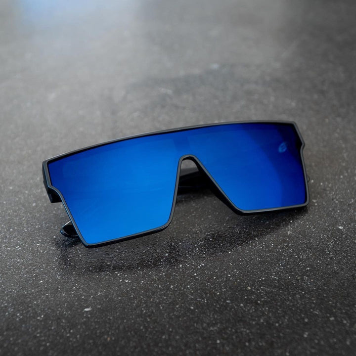 Dame moteriktig solbrille med kantede glass Luvikno