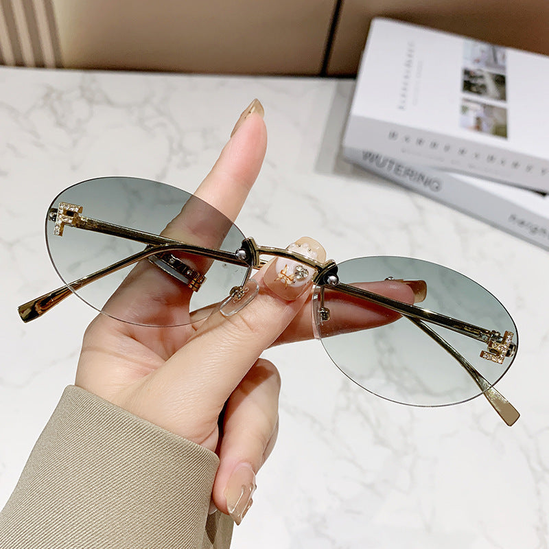 Dame Modische solbrille med innovativt design og komfortabel ramme Luvikno