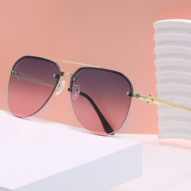 Damer elegant pilot solbrille med høy UV-beskyttelse og stilfull ramme Luvikno