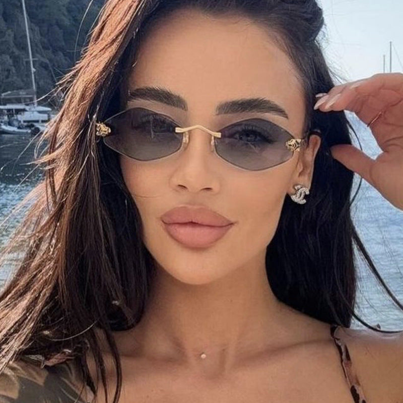 Dame geometrisk solbrille med dobbelt metallramme og beskyttende linser Luvikno