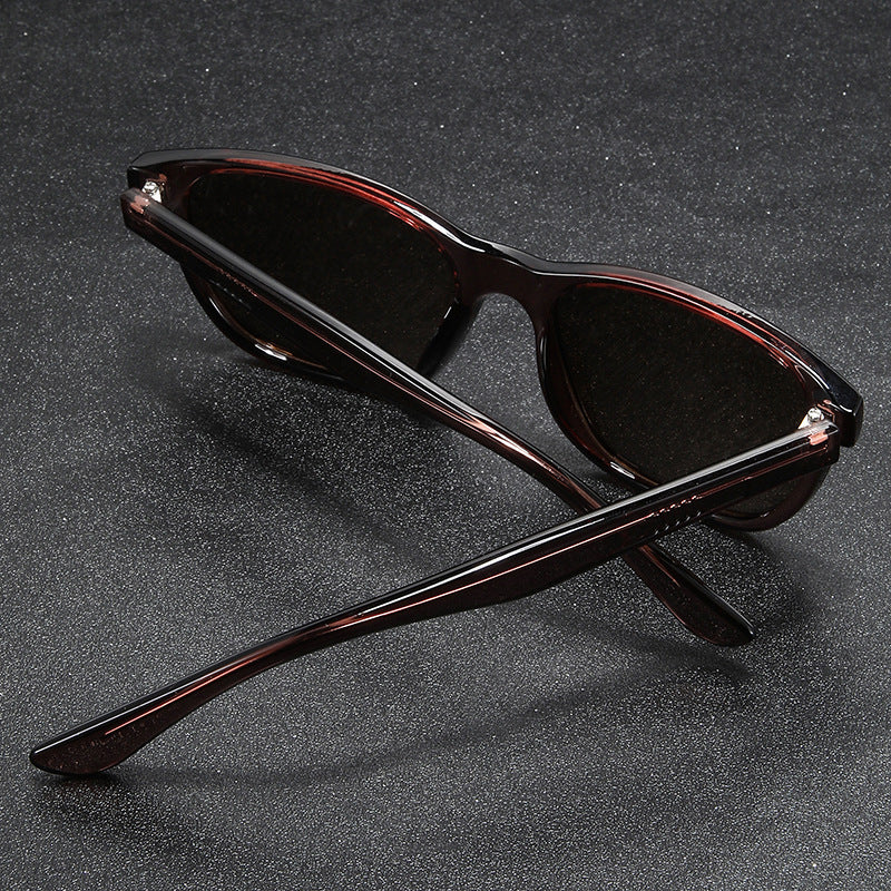 Dame solbrille i moderne retro-design med høykvalitets UV-beskyttelse Luvikno