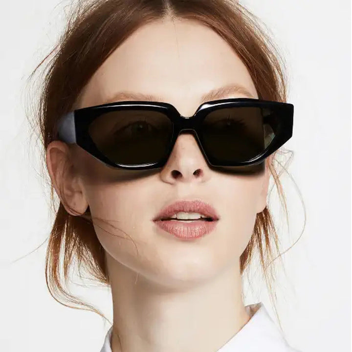 Dame Modisk solbrille i innovativ polygonal design Luvikno