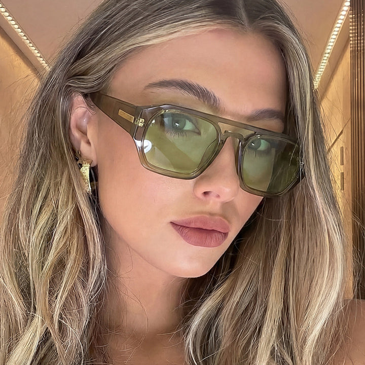 Dame moteriktig rektangulær brille med elegant metalled accent Luvikno
