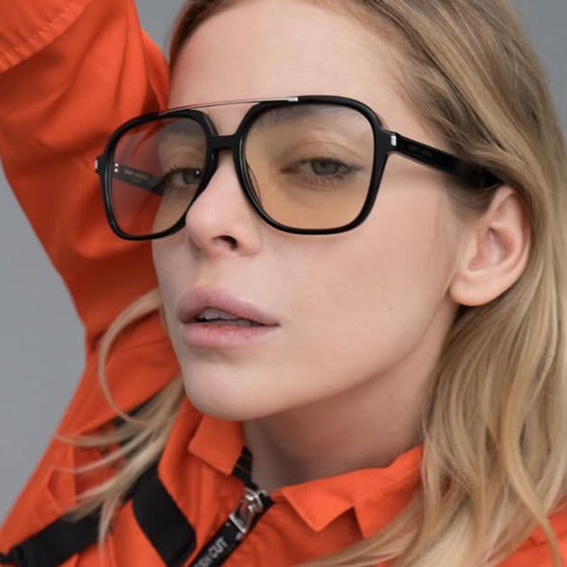 Dame kvadratisk solbrille med beskyttende UV-filter og elegant ramme Luvikno