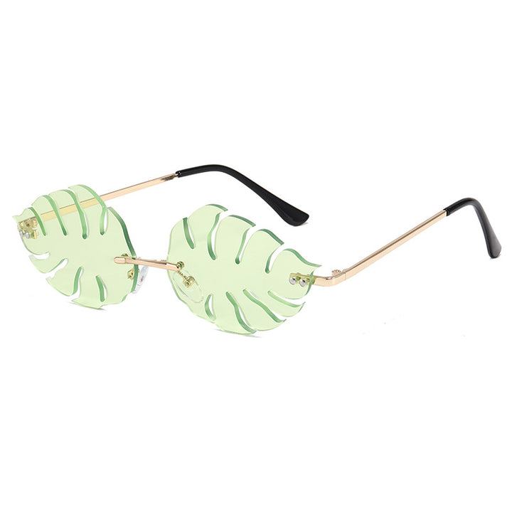 Dama moteriktig solbrille med markant bladerdesign Luvikno
