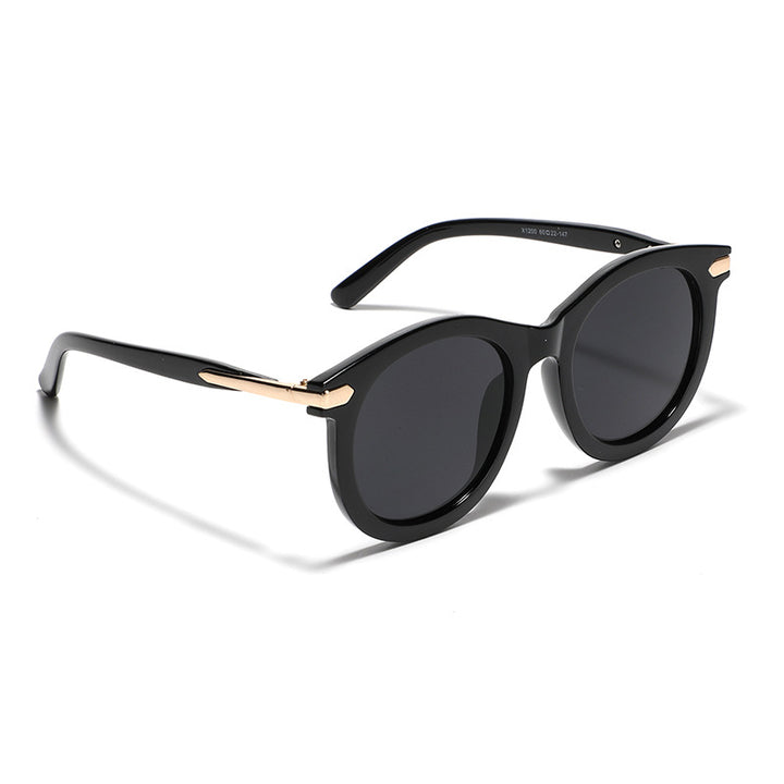 Dame moteriktig solbrille med gjennomsiktig ramme og gull accenter Luvikno