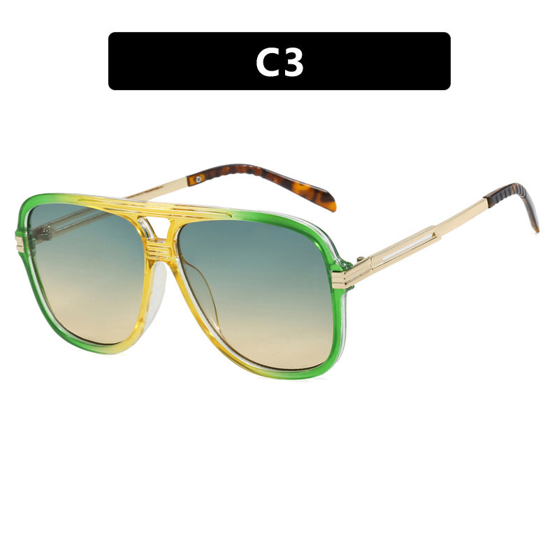 Dame oversized moteriktig solbrille med robust og elegant design Luvikno