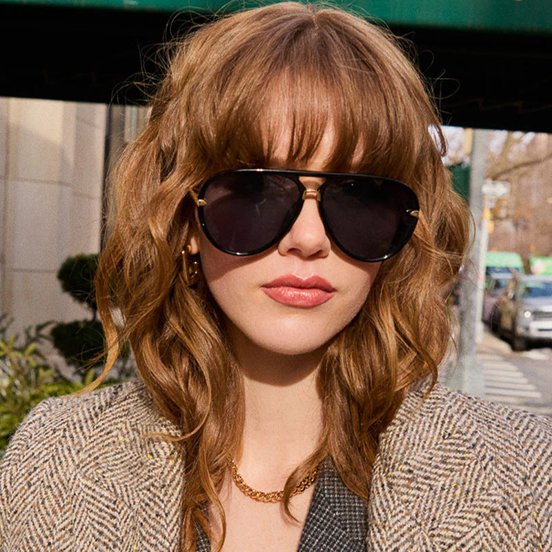 Dame pilot-solbrille med moderne metallramme og UV-beskyttelse Luvikno