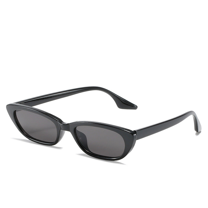 Dame moderne solbriller i trendy cat-eye-stil med gjennomsiktig ramme Luvikno