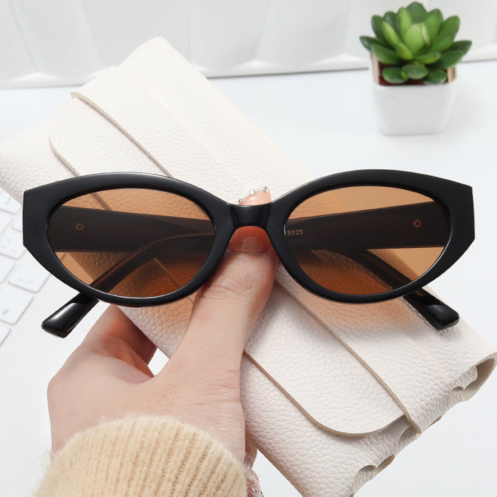 Dame Cat-Eye solbriller med elegant plastinnramming Luvikno