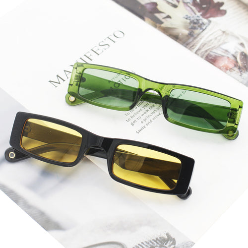 Damer moteriktig rektangulær solbrille med strukturert ramme Luvikno