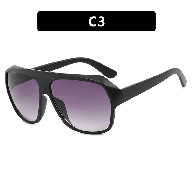 Dame moteriktig oversized solbrille med sporty design Luvikno