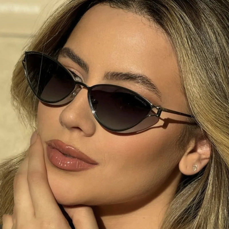 Dame Cat-Eye solbriller i elegant gullramme Luvikno