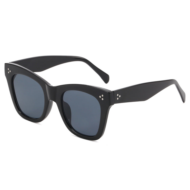 Dame moteriktig solbrille i stilfullt katteøye-design Luvikno
