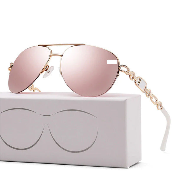 Dame aviator solbrille med moteriktig kjededetalj Luvikno