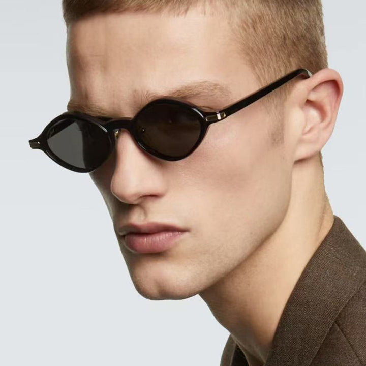 Dame moteriktig solbrille med unikt design og høykvalitets metallramme Luvikno