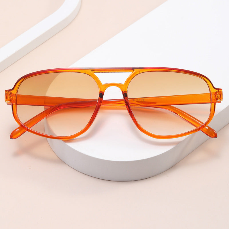 Dame moteriktig oversized solbrille med trendy ramme Luvikno