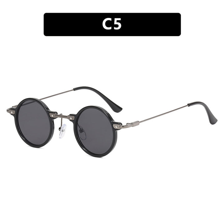 Dame rund solbrille med moderne metallramme og store blå linser Luvikno