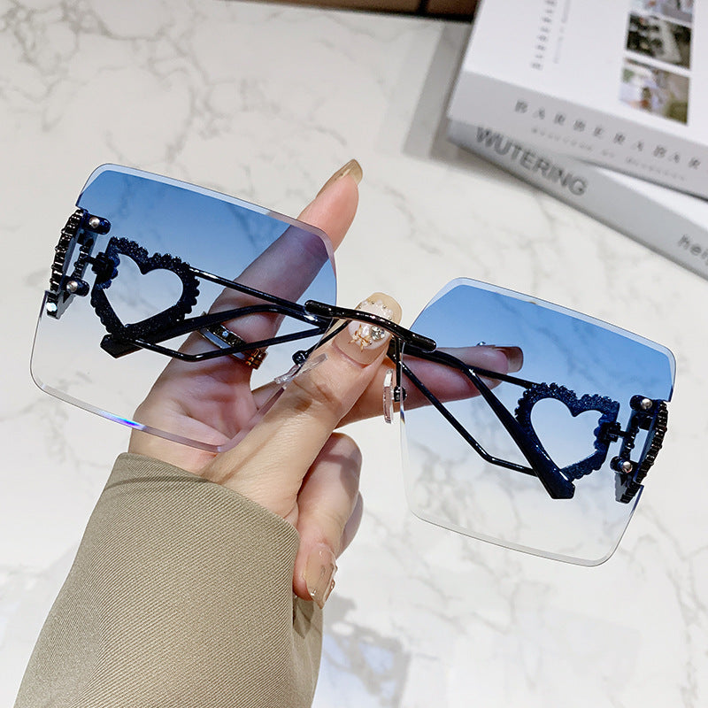 Dame moteriktig solbrille med trendy hjerte-design Luvikno