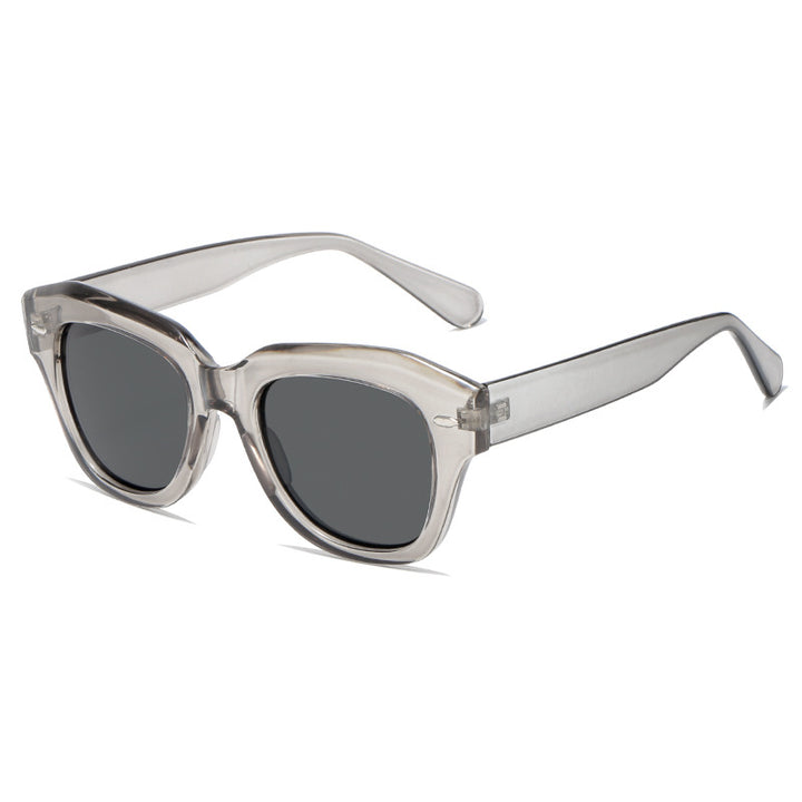 Dame stilig solbrille i moderne design med gjennomsiktig ramme Luvikno