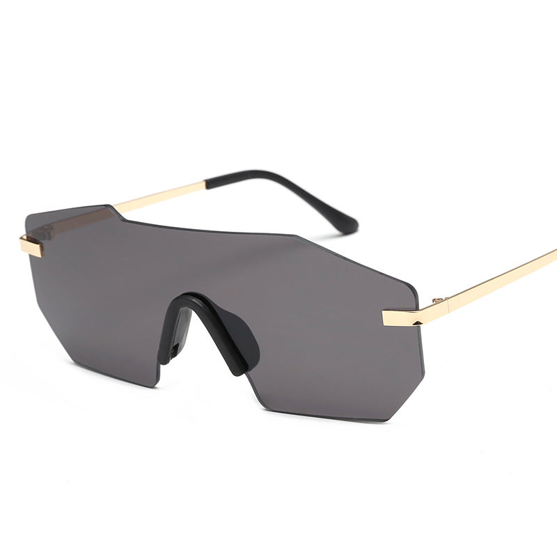 Dame oversized solbriller i futuristisk design Luvikno