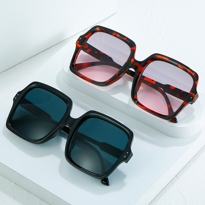 Dame kvadratisk moderne solbrille med polarisert glass Luvikno