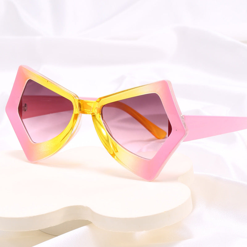 Dame polygonal solbrille i ekstravagant design Luvikno