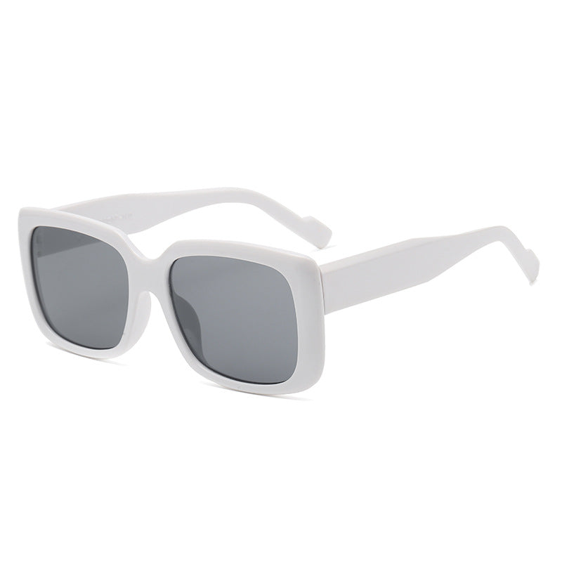 Dame moteriktig kvadratisk solbrille med gjennomsiktig ramme og innovativt design Luvikno