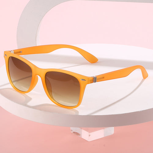 Dame moteriktig solbrille med beskyttende UV-beskyttelse og trendy design Luvikno