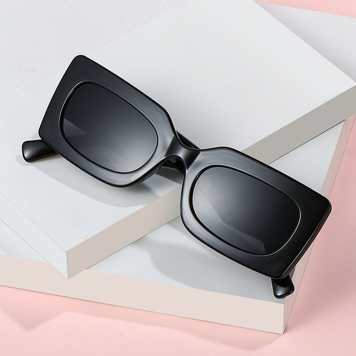 Dame modische solbrille i kantet design Luvikno