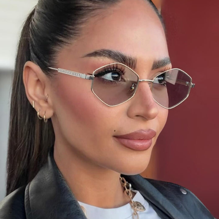 Dame hexagonal solbrille med elegante metallaksenter og UV-beskyttelse Luvikno