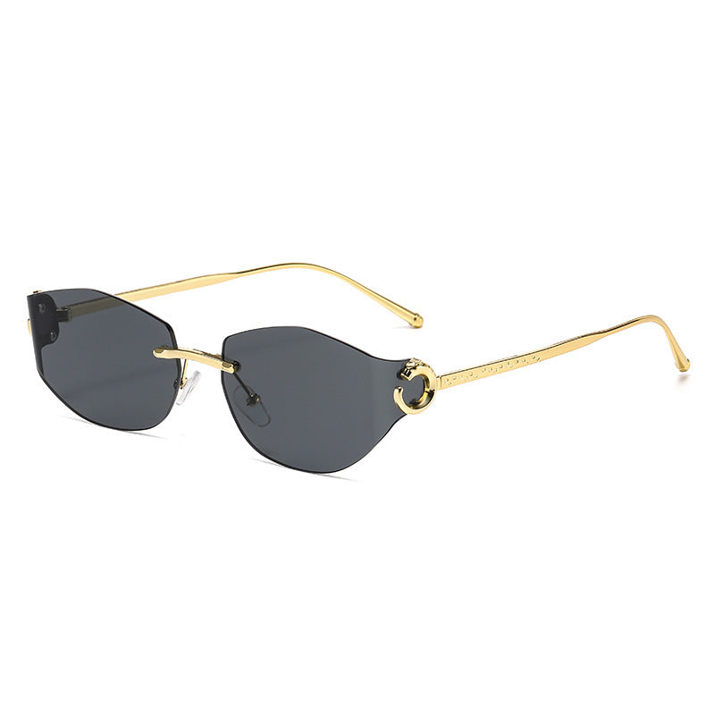 Dame moteriktig solbrille med innovativt sjakkert design Luvikno