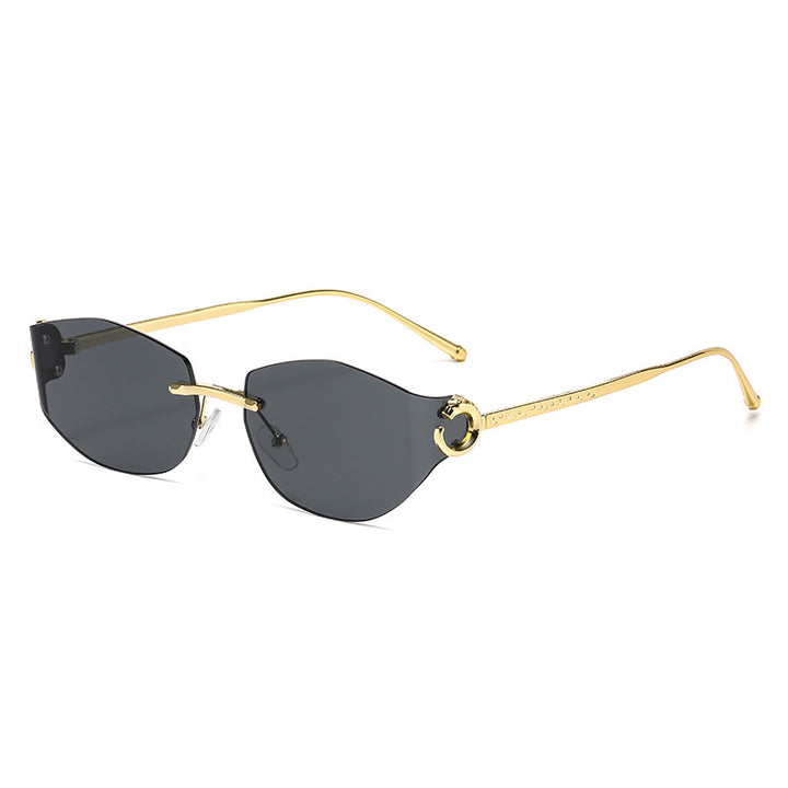Dame moteriktig solbrille med innovativt sjakkert design Luvikno
