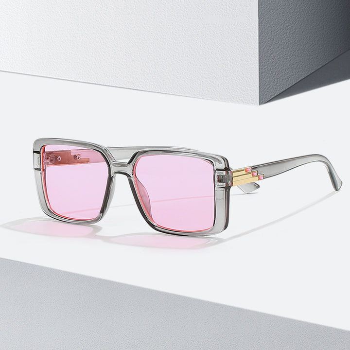 Dame moteriktig firkantet solbrille med trendy detaljer Luvikno