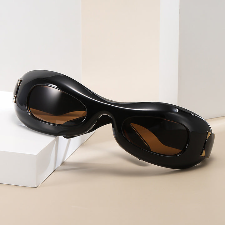 Dame futuristisk designer solbriller med innovativ ramme Luvikno