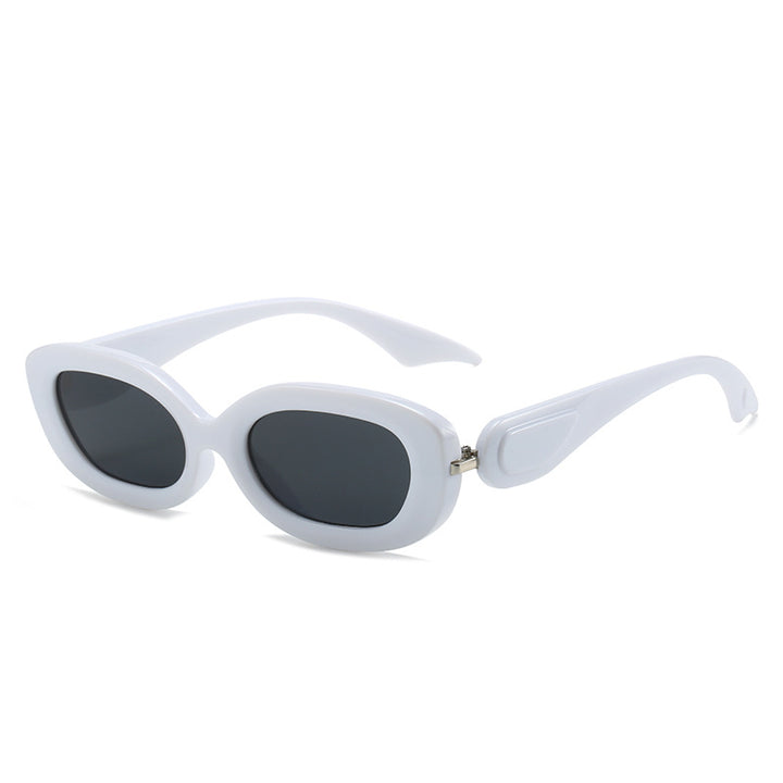 Dame moteriktig solbrille med stilfull, buet ramme Luvikno
