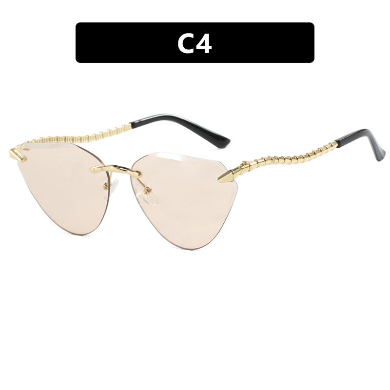 Dame Cat-Eye solbriller med unikt gullrammedesign og beskyttende linser Luvikno
