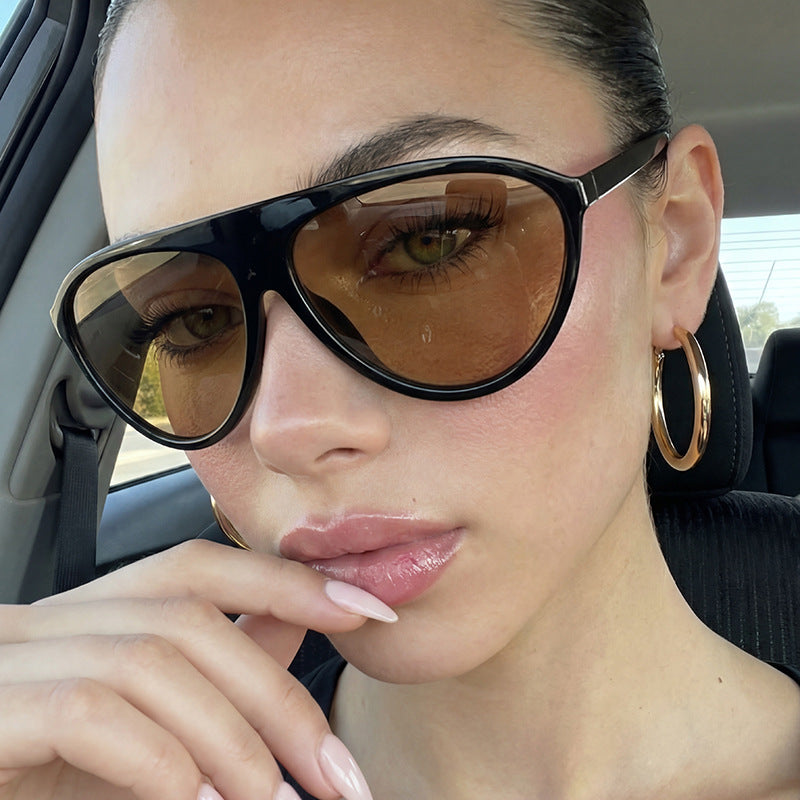 Damer Sportslig Solbrille med moderne beskyttelsesdesign Luvikno
